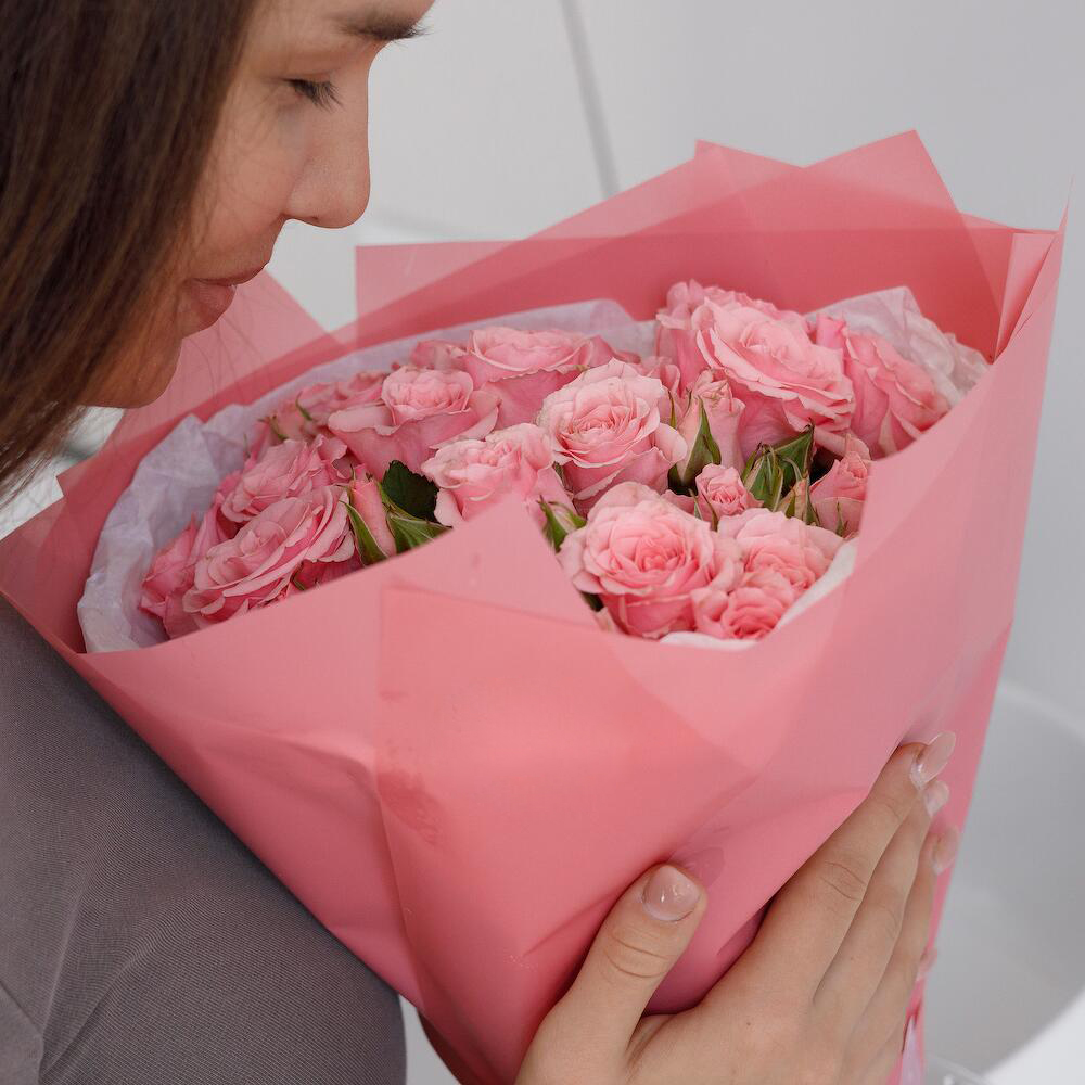 Букет из 9 розовых кустовых роз – нежность в каждом лепестке Сердобск Пензенская область
